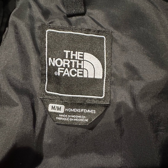 The North Face women’s Black and Red Jacket size Medium - Picture 4 of 4